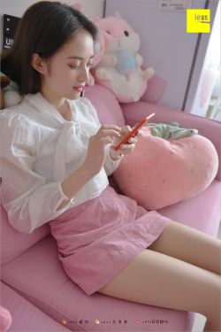 半夜年轻人看B站短视频软件